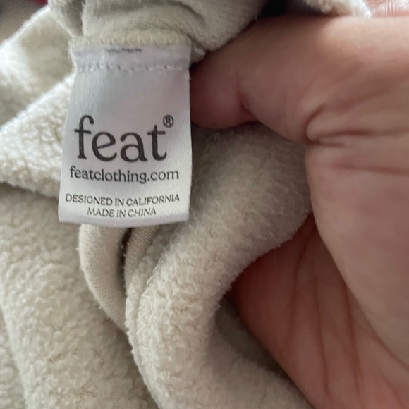 Feat BlanketBlend Cropped Hoodie Oatmilk - Picture 6 of 9